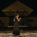 « CATARINA ET LA BEAUTE DE TUER DES FASCISTES », Le vrai théâtre revient avec un texte poignant et une mise en scène magistrale de Tiago Rodrigues