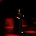 [Avignon OFF] « JUSTE UN SOUVENIR », Myriam Boyer danse une valse lente des souvenirs orchestrée par les grands paroliers du passé